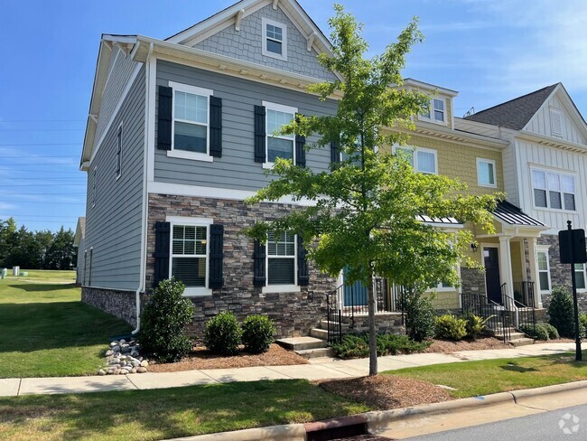 Building Photo - BEAUTIFUL Bryton  3 Bedroom Townhome Centr...