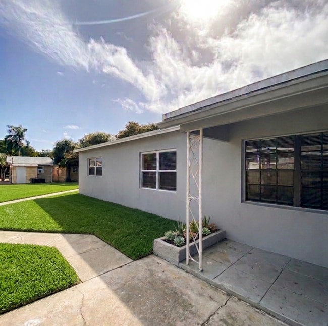 Building Photo - 3712 Henry Ave Unit 3716