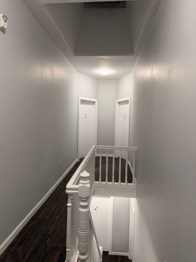 Building Photo - 906 Summit Ave Unit 3L