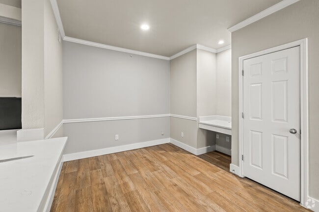 2BR, 1BA - 974SF - Dining Room