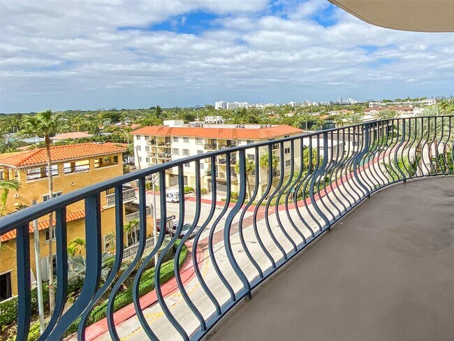 Building Photo - 8877 Collins Ave Unit 604