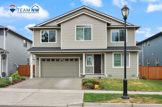 Building Photo - Community beach access! 4 bedrooms 2.5 baths. Rental