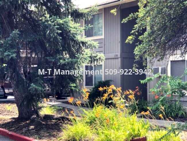 Building Photo - Mission East Apts 2 br/1 bath ground floor...