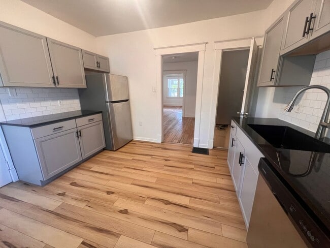 Photo - 845 Capen St NE