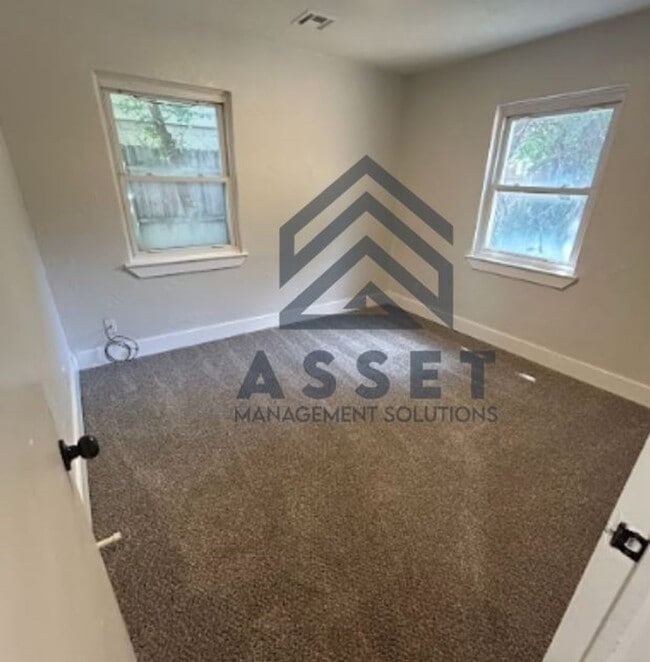 Photo - 2116 Westchester Dr