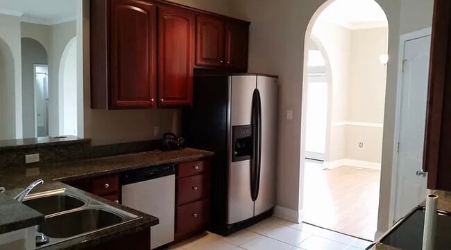 Building Photo - 7204 Southwind Dr