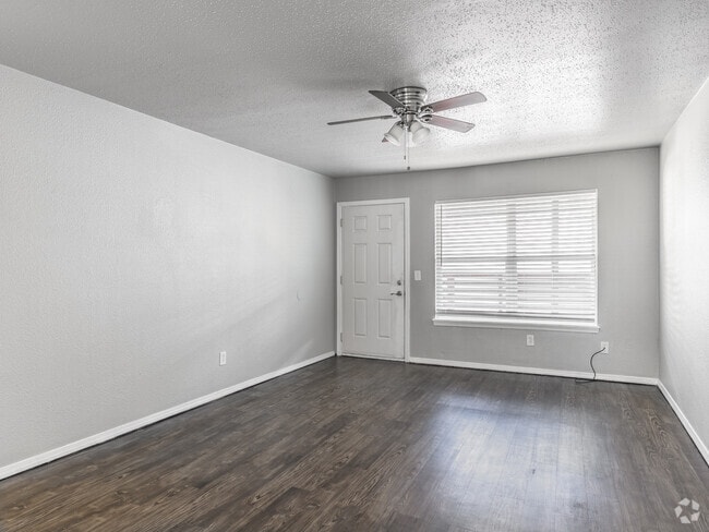 2BD, 1BA - 835SF - Flat - Living Room