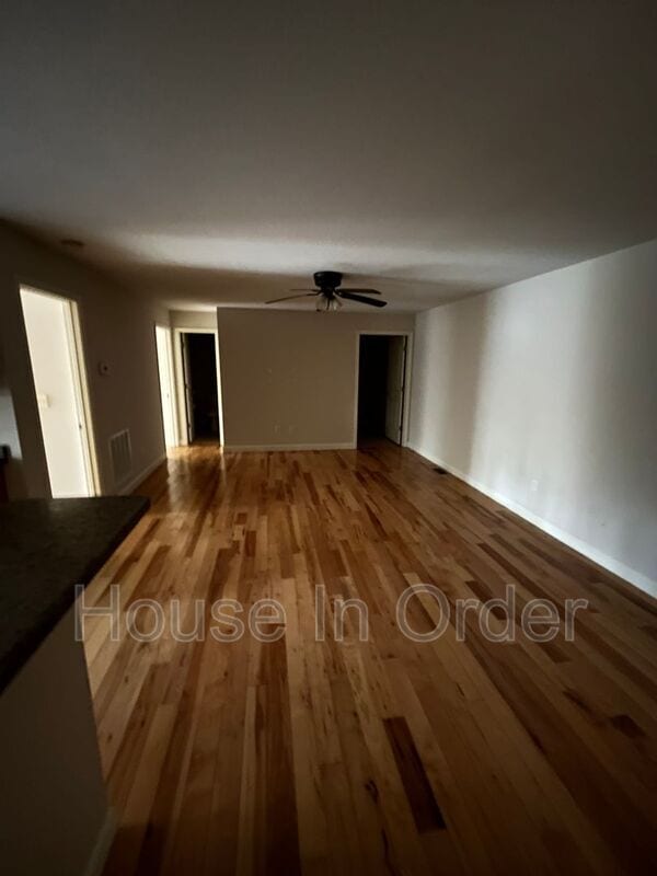 Photo - 15 Howards Row Pl