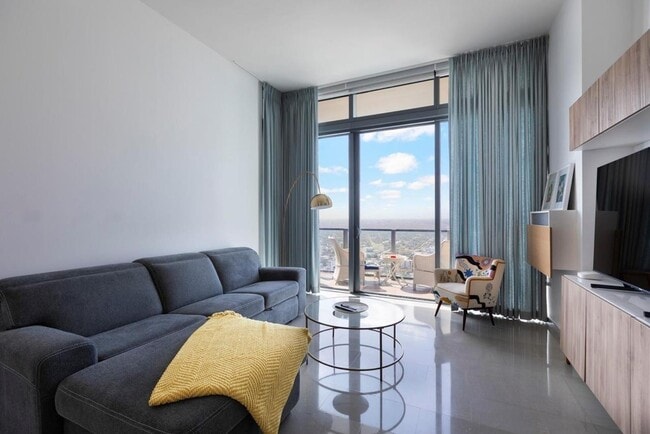 Photo - 88 SW 7th St Unidad 4105