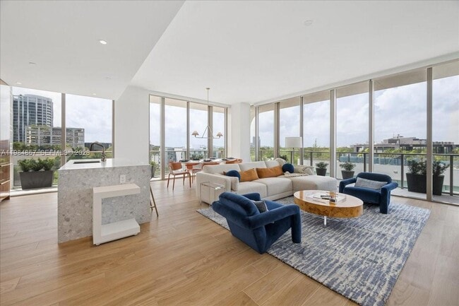 Building Photo - 2678 Tigertail Ave Unit 501