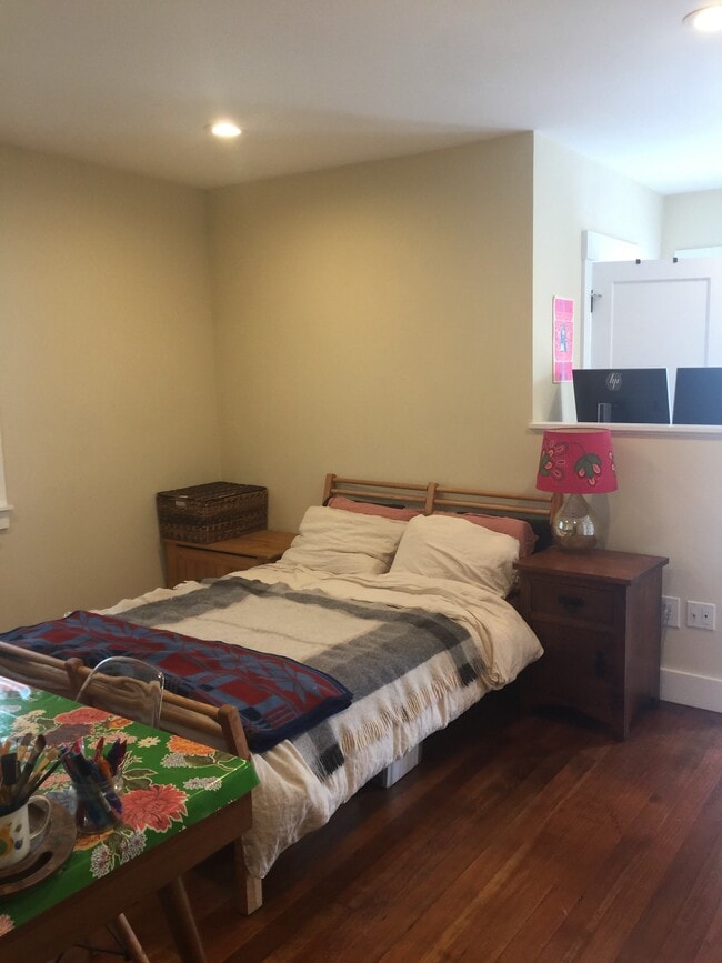 Photo - 756 56th St