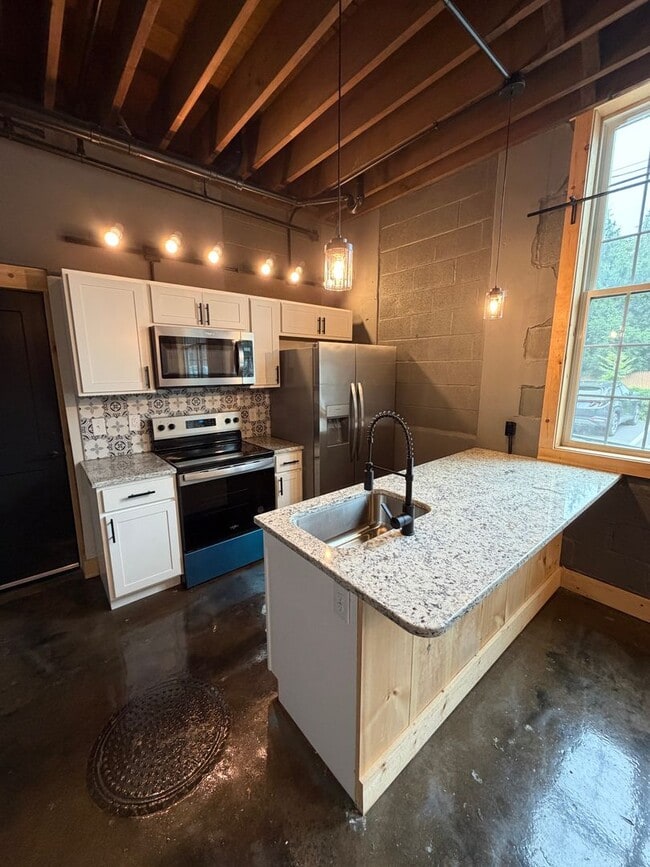 Building Photo - 1 Bed w/ 1.5 bath LOFT apartment with 2 car GARAGE - Hanover, PA Unit Apt 101