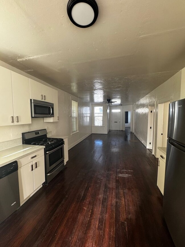 Photo - 1709 Goss St