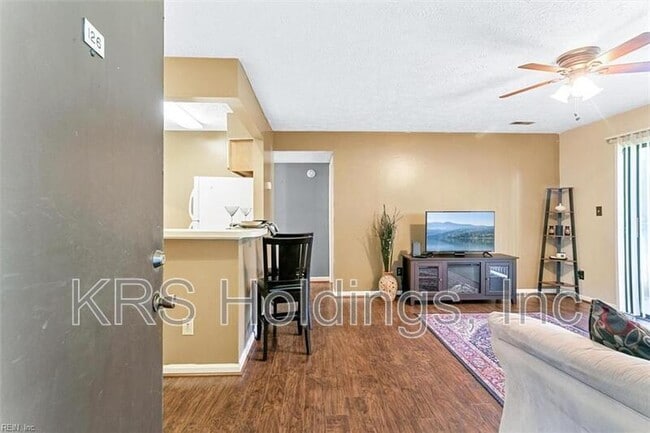 Photo - 126 Wells Ct
