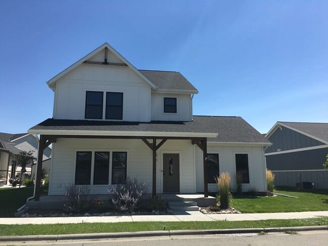 Front - 1711 Lone Pine Dr