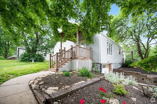 Building Photo - MOVE-IN SPECIAL: 1/2 OFF FIRST MONTH 3BR/2... Rental