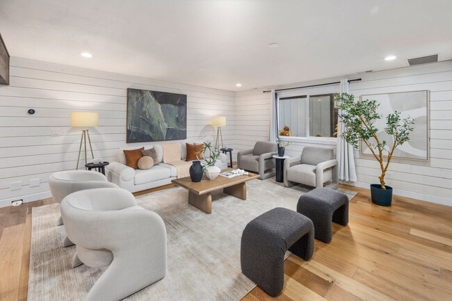 Photo - Redmond 4BD / 3BA Home with Central A/C on 3 Acres – Available Now