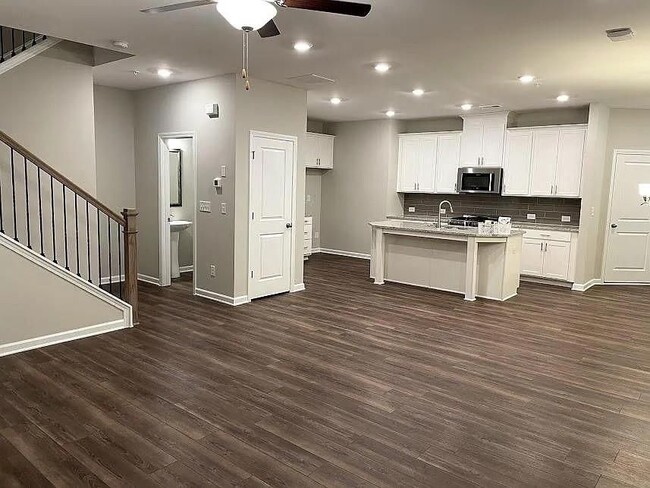 Photo - 1366 Elderwood Way