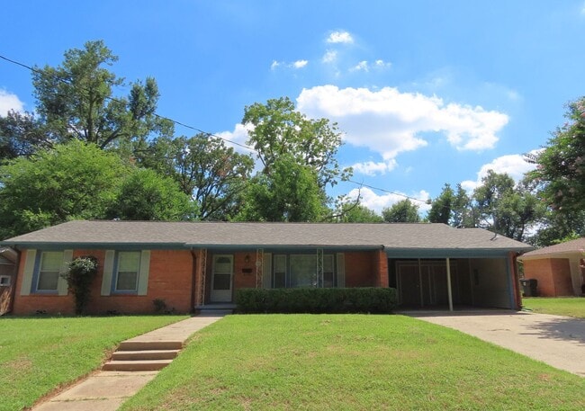 Building Photo - Updated 3 Bedroom, 2 Bath Home w/Storage!