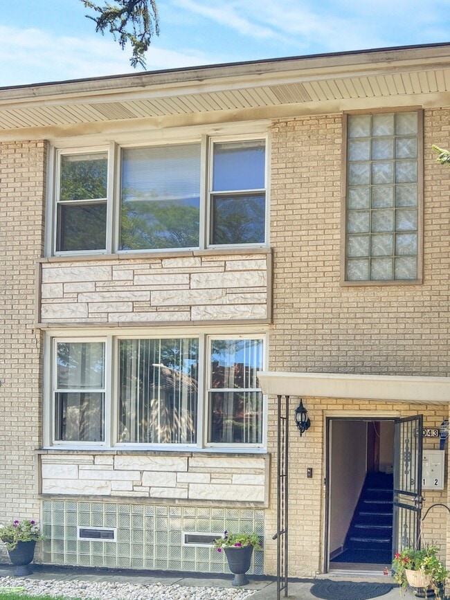Building Photo - 5043 W Cornelia Ave Unit 2 Rental