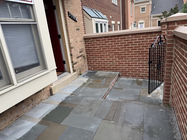 Stone patio - 2530 Fairfax Dr Unit A