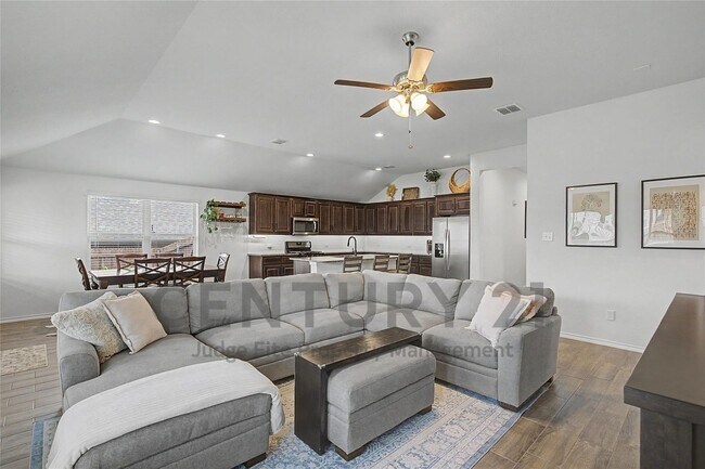 Photo - 1825 Agarito Dr