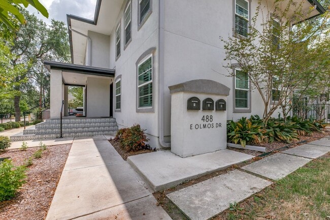 Photo - BEAUTIFUL FIRST FLOOR, 2-BEDROOM APARTMENT IN OLMOS PARK Unit 1