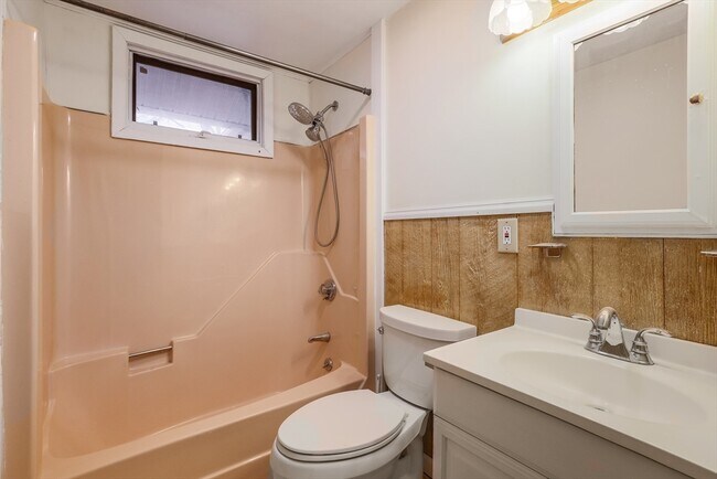 Photo - 8 Leonard Dr