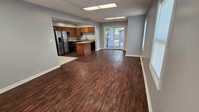 Photo - 213 N Pecan St