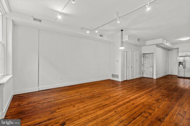 Photo - 120 N 3rd St Unidad 3R