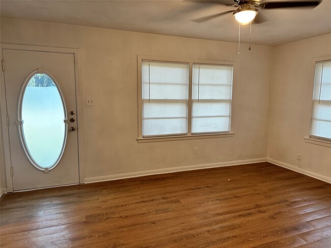 Photo - 502 Breezy Ln
