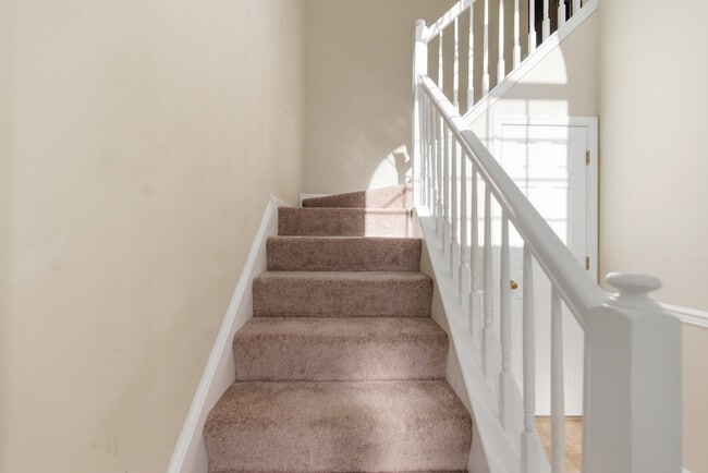 Photo - 5456 Summer Crescent