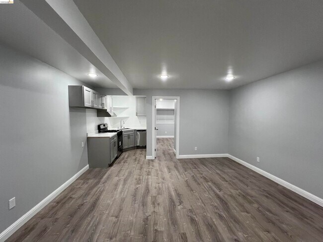 Building Photo - 1532 Milvia St Unit #3