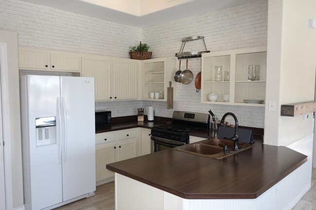 Photo - 2305 W Horizon Ridge Pkwy