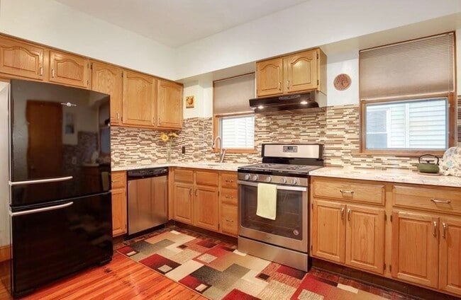 Building Photo - 558 Washington St Unit 1