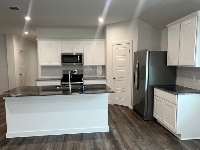 Photo - 1107 Fringed Bluestar Dr