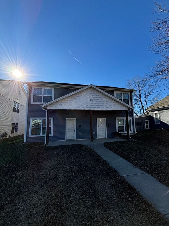 Building Photo - 1316 E Blaine St Unit B