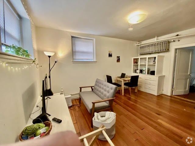 Building Photo - 76 Martin St Unit 2B Rental