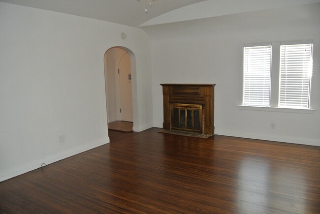 Photo - **COMING SOON!!** Spacious 2 Bedroom, 1 Bathroom Home near Convenient Old Town Pittsburg