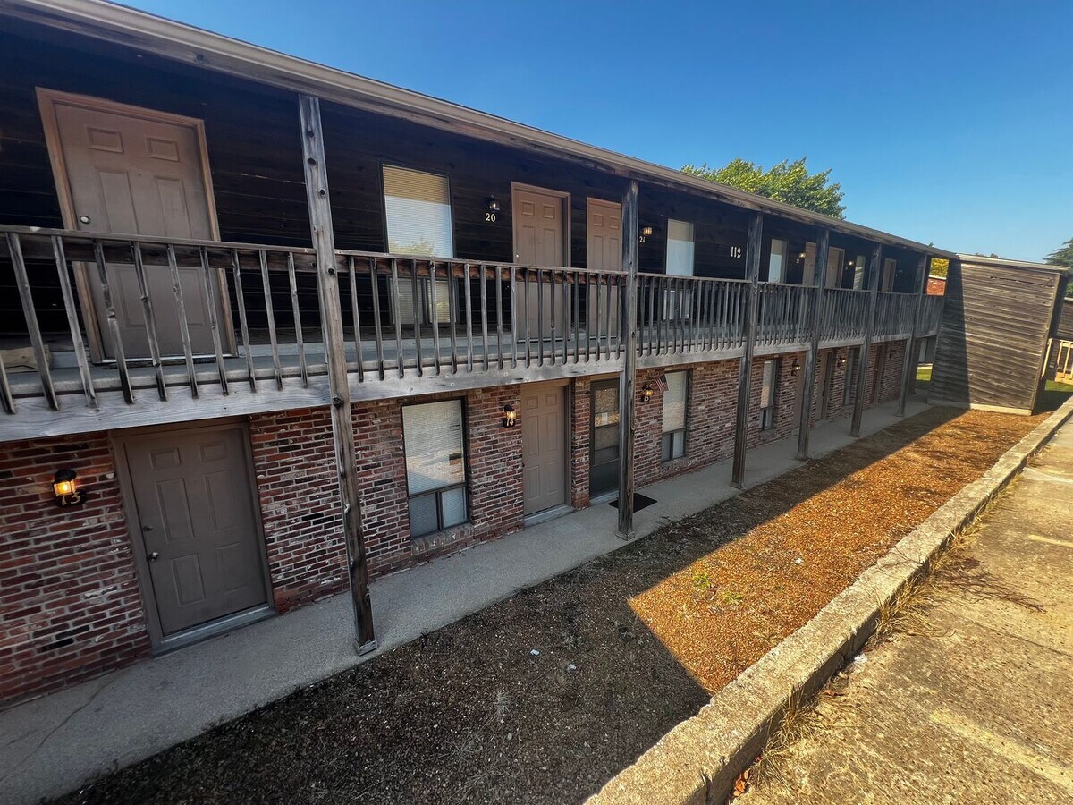 Photo - Lakeside Apartments