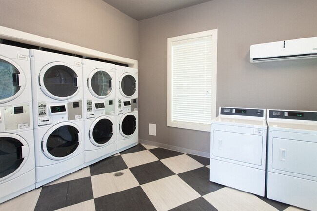 Photo - 11641 Leopard St