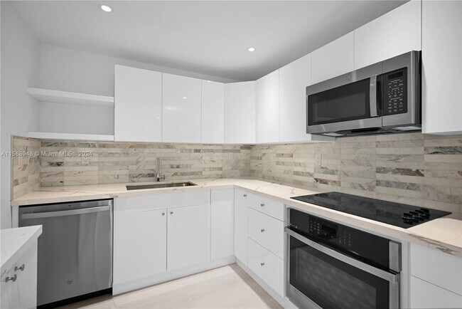 Photo - 5415 Collins Ave Unidad PH-C