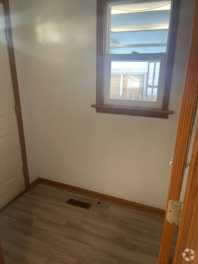 Building Photo - 356 E Streicher St Rental