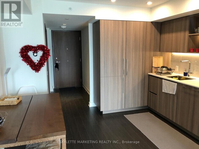 Photo - 17 Bathurst St Unit 1512