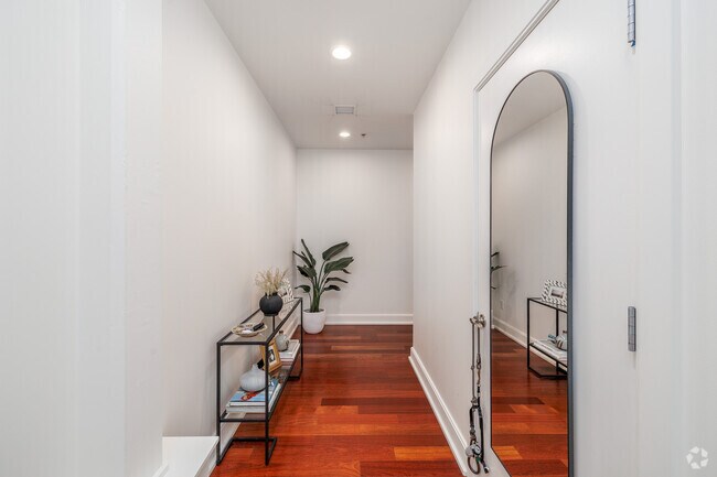 1BR, 1.5BA - 1,850SF - Entrance