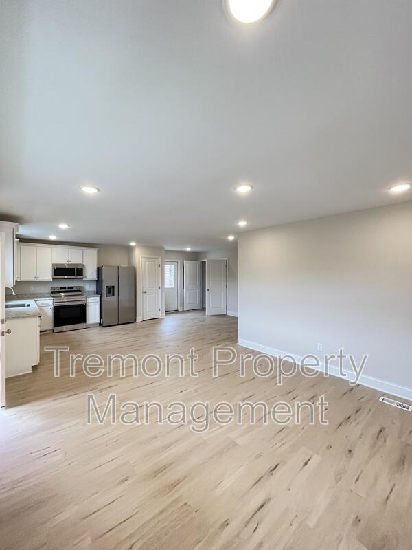 Photo - 307 W 42nd St