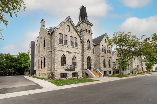 Building Photo - Faculty47