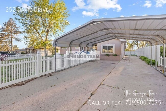 Photo - 252 Davie Dr