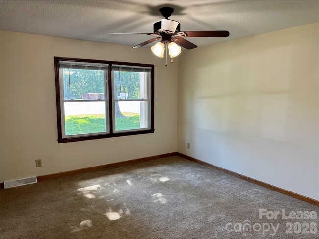 Photo - 128 Hillcrest Dr