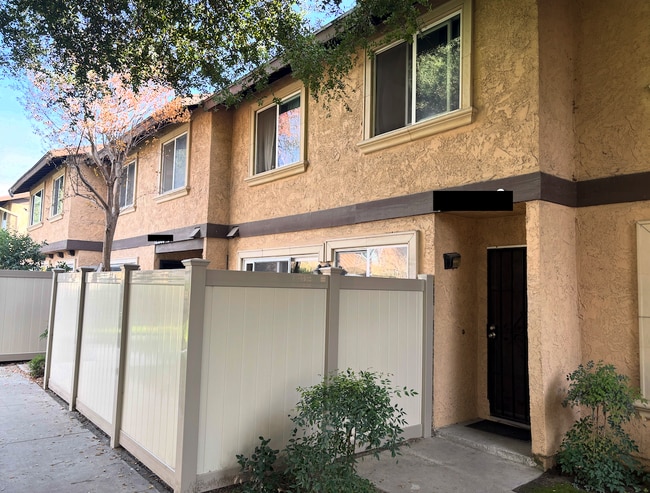 Building Photo - 12333 Runnymede St Unit 3